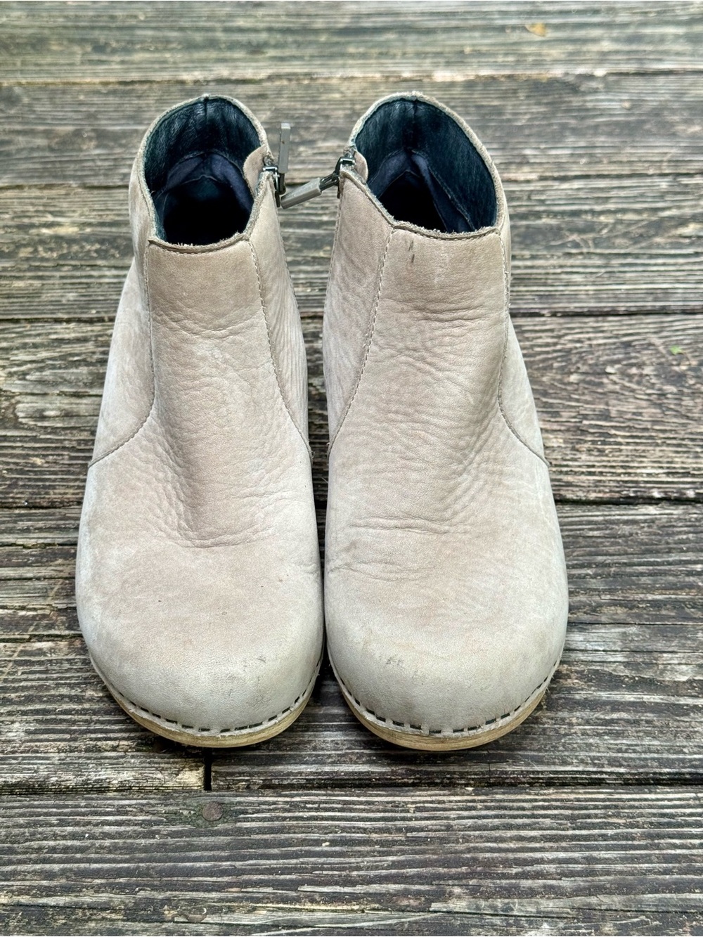 Dansko Suede Ankle Clogs in Light Gray/Taupe. Size 37